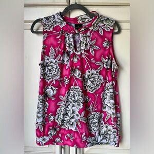 Worthington pink top, sleeveless with floral design. Large.